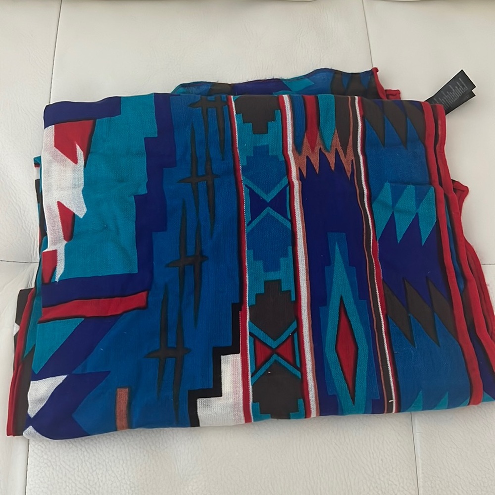 Lightweight Geometric Print Scarf